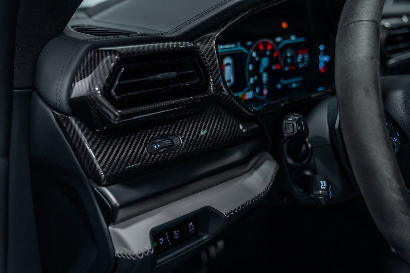 Used 2025 Lamborghini Urus SE AWD/4WD image 16