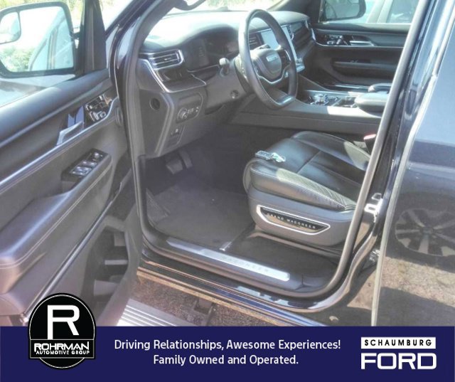 Used 2023 Jeep Grand Wagoneer L Series II AWD/4WD image 8