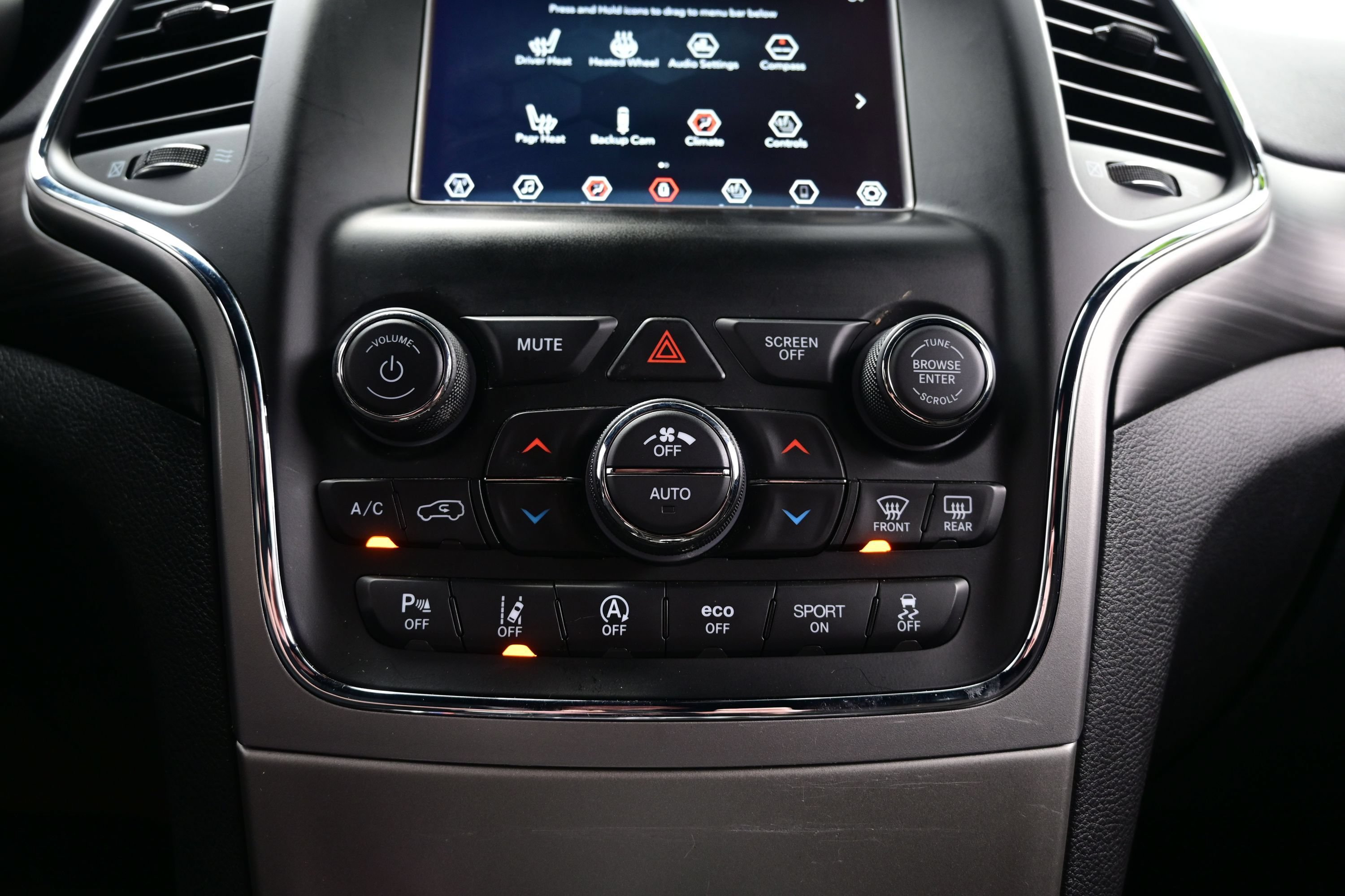 Used 2021 Jeep Grand Cherokee Laredo w/ Security & Convenience Group AWD/4WD image 19