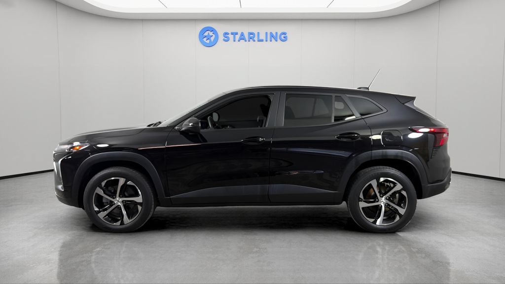 Used 2024 Chevrolet Trax RS w/ Sunroof Package FWD image 4
