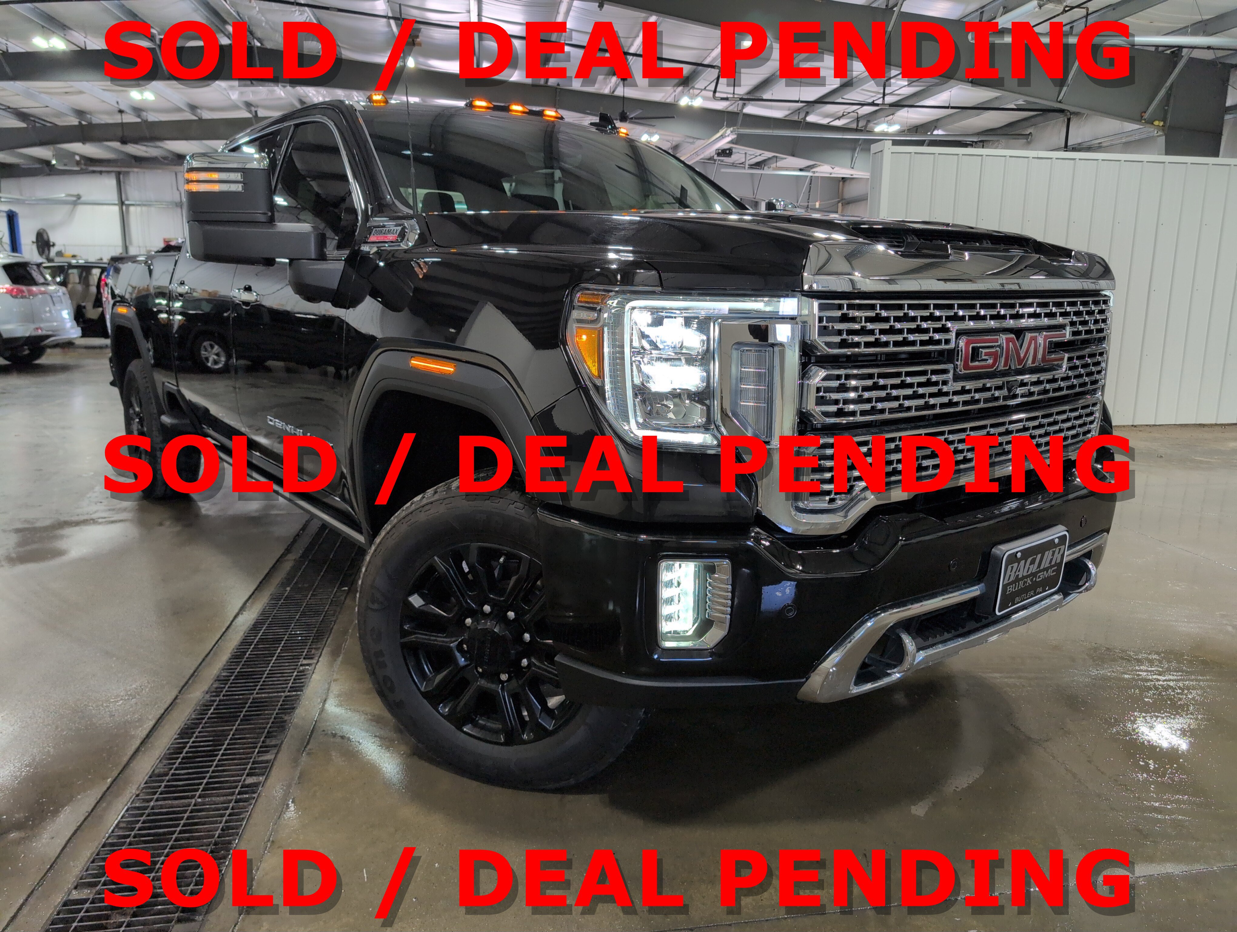 Used 2022 GMC Sierra 2500 Denali w/ Denali Black Diamond Edition AWD/4WD image 1