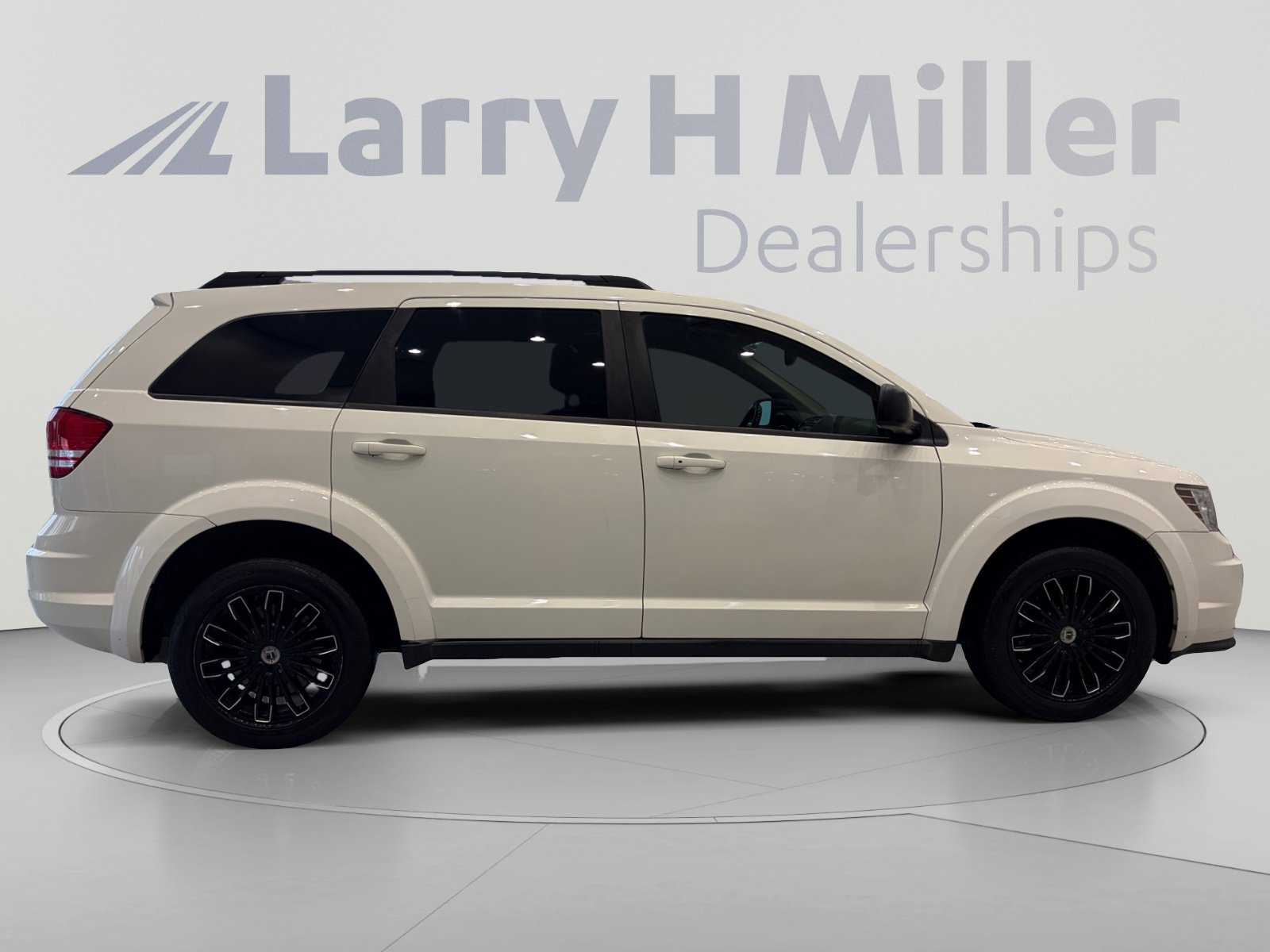 Used 2018 Dodge Journey SE w/ Connectivity Group FWD image 6