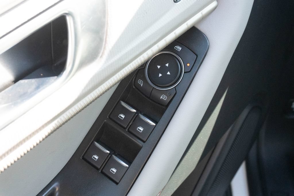 Used 2025 Ford Explorer Active w/ Active Comfort Package RWD image 15