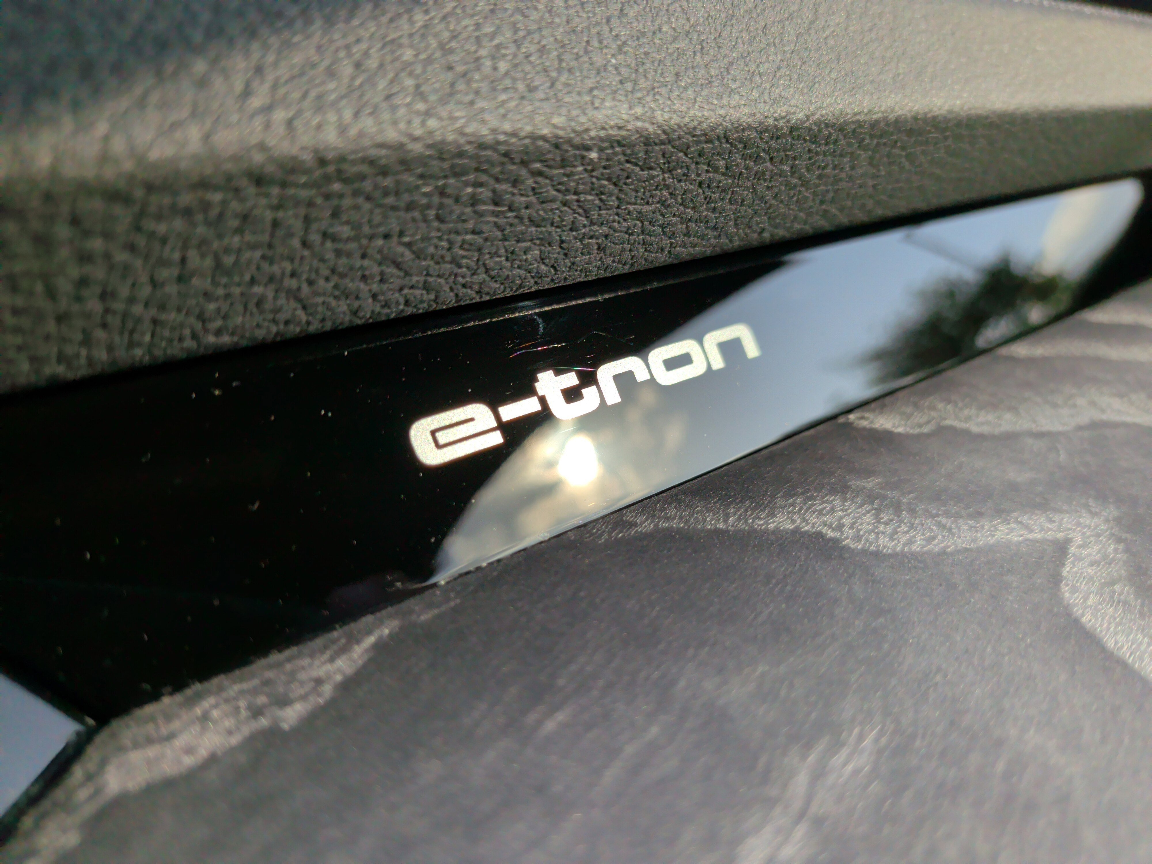 Used 2023 Audi e-tron Premium w/ Convenience Plus Package image 38