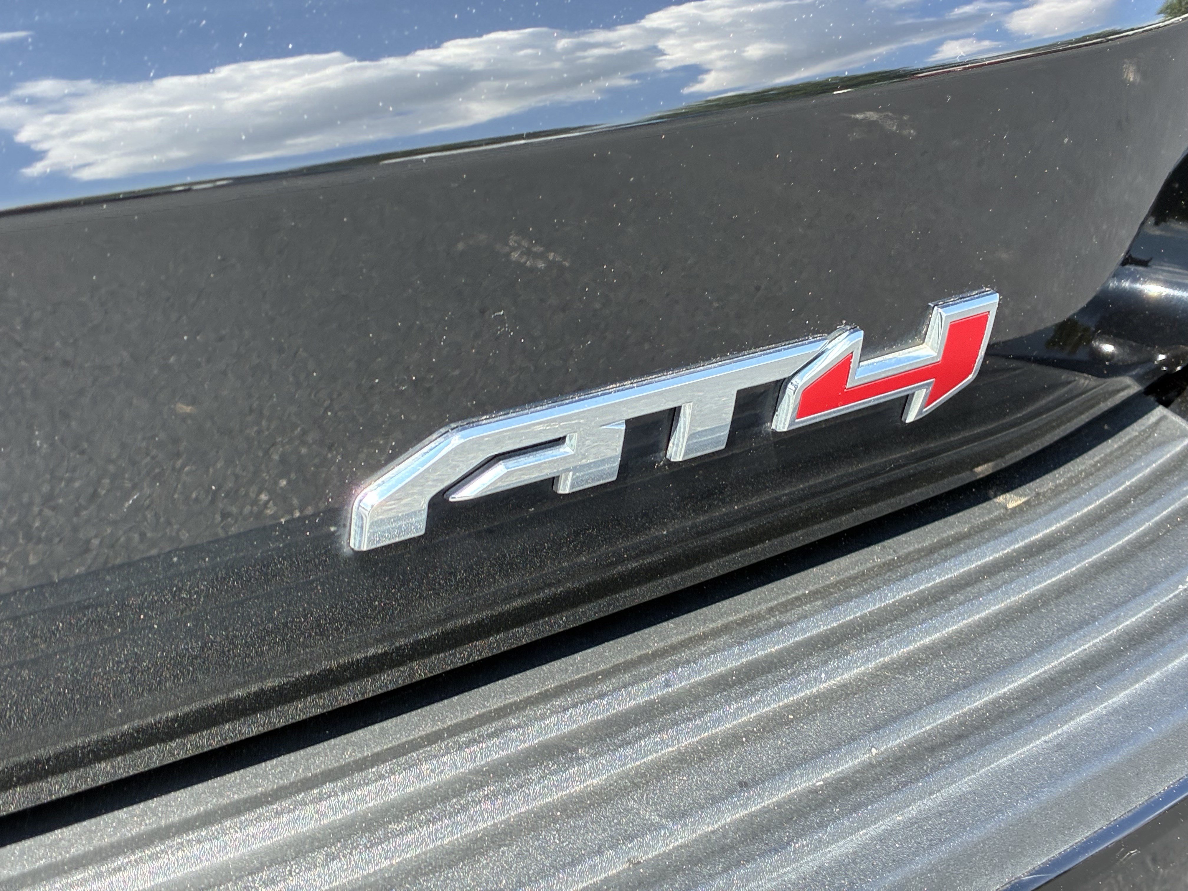Used 2024 GMC Yukon AT4 AWD/4WD image 16