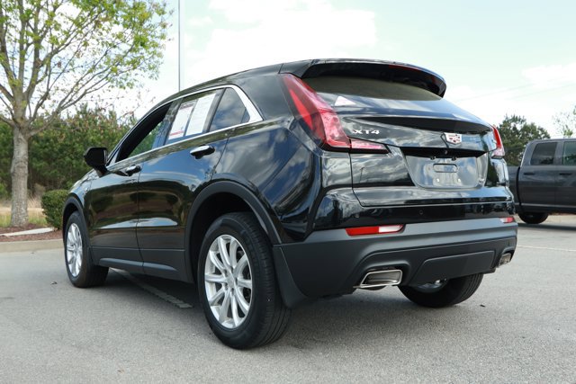 Used 2022 Cadillac XT4 Luxury w/ Cold Weather Package FWD image 8