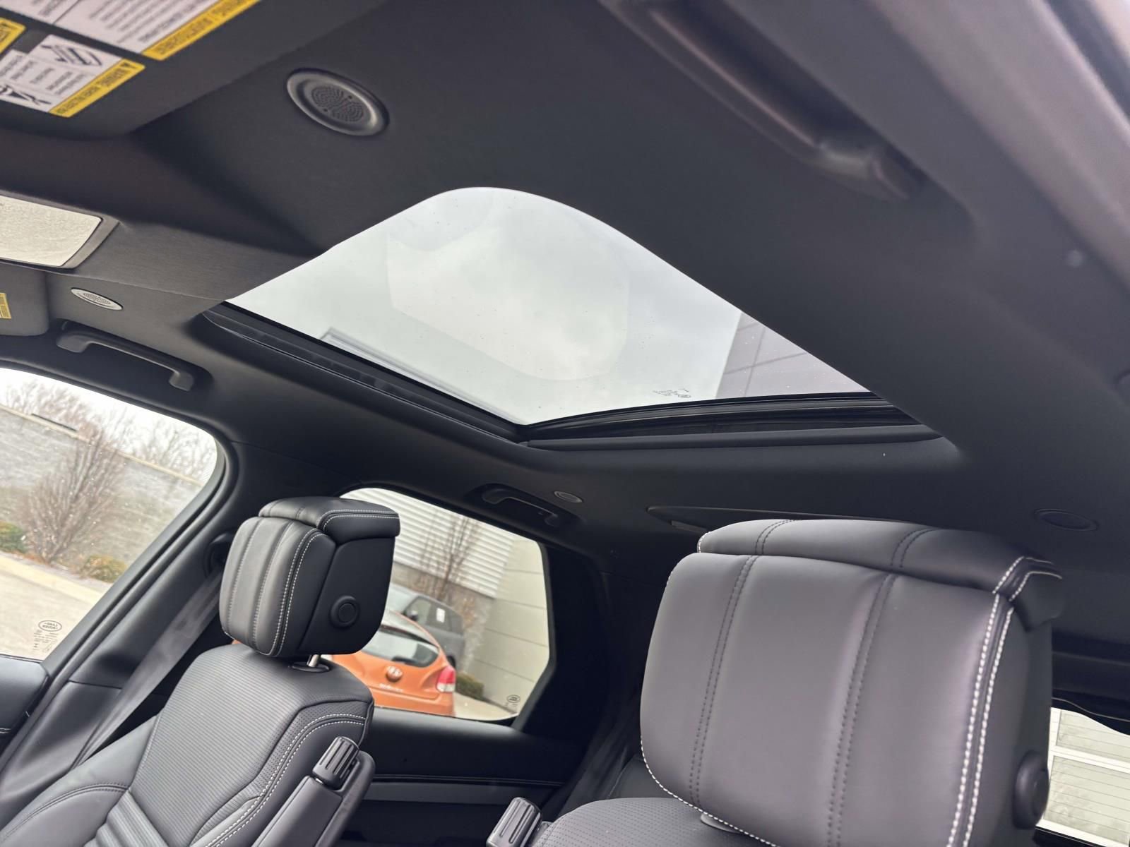 New 2026 Land Rover Discovery Limited Edition AWD/4WD image 21