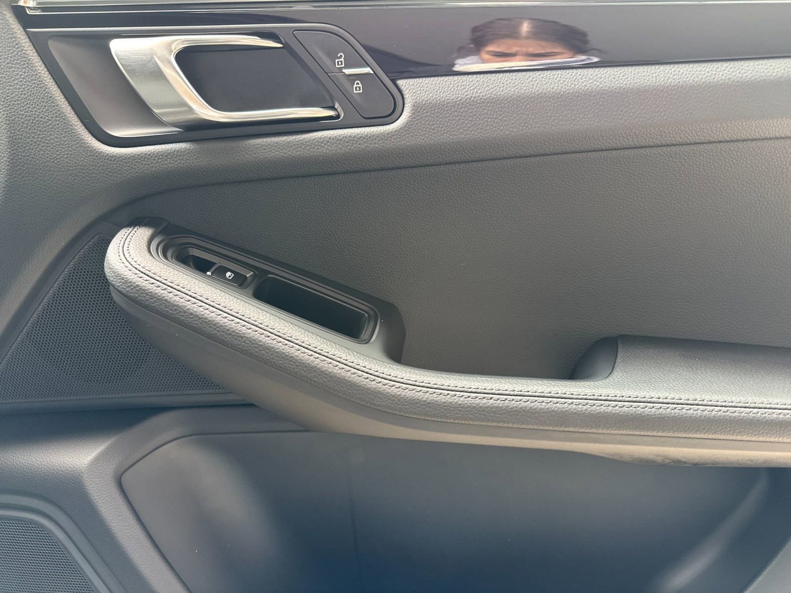 Certified 2025 Porsche Macan image 20