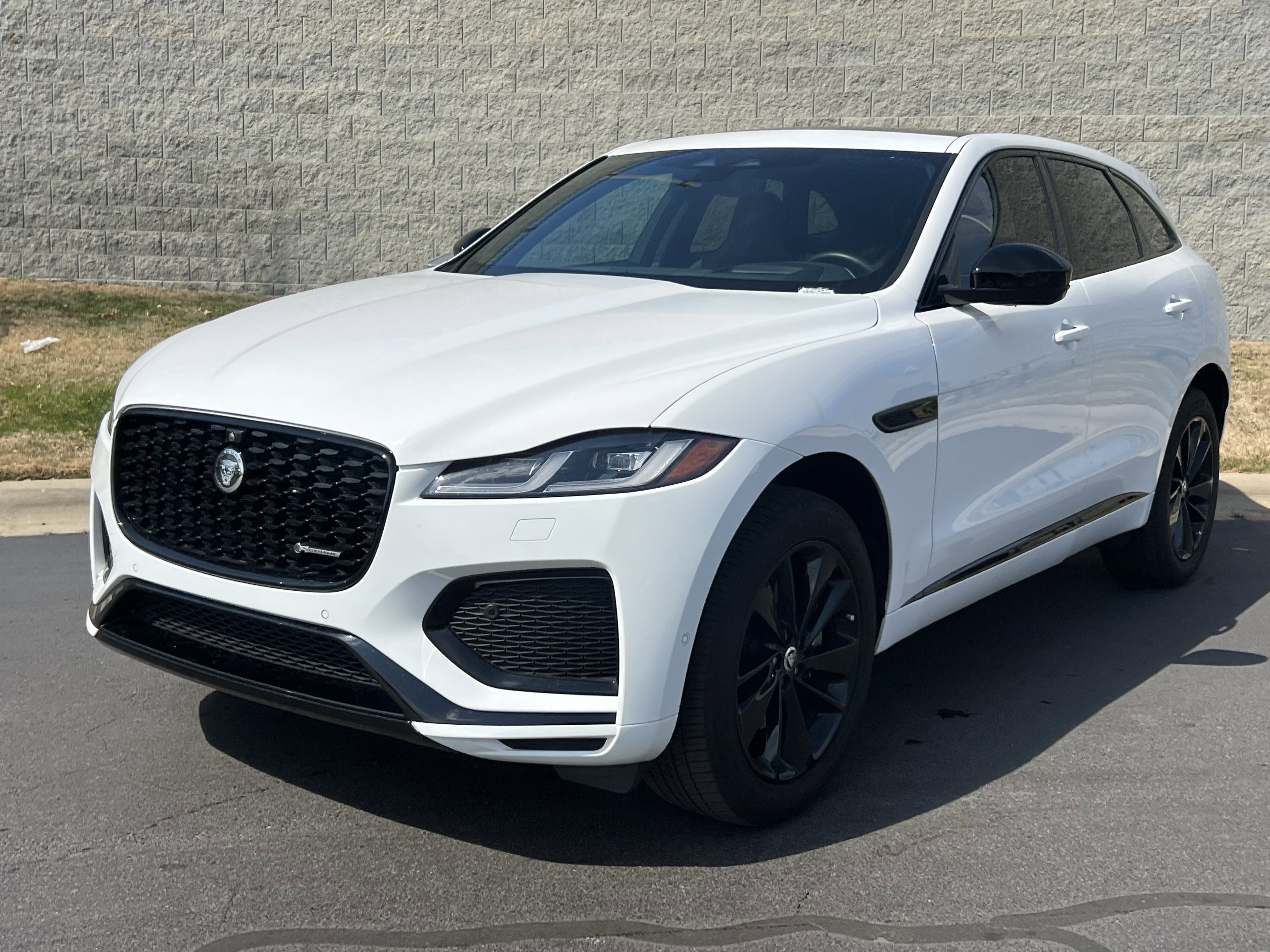 Certified 2025 Jaguar F-PACE R-Dynamic S image 1