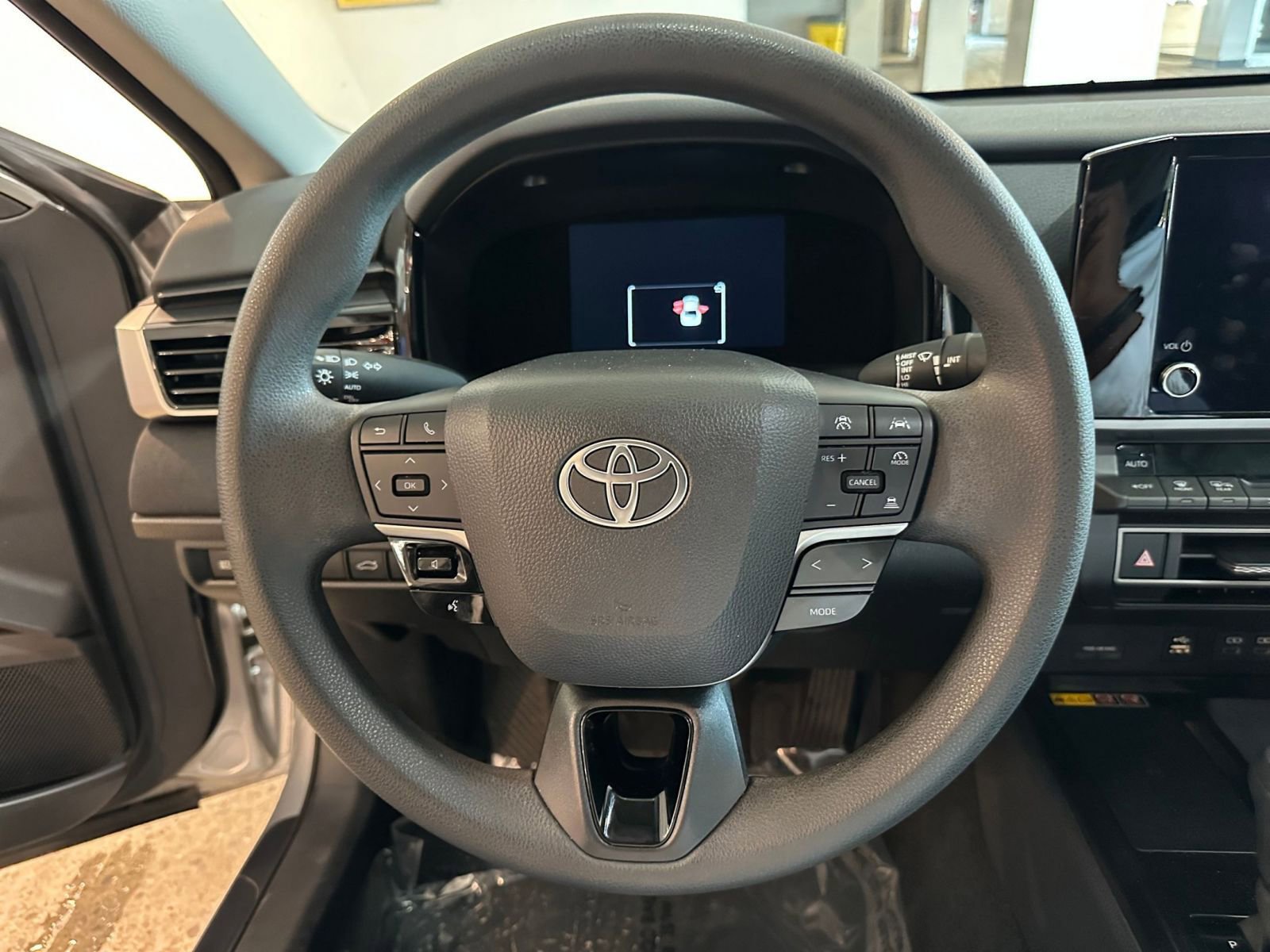 Used 2025 Toyota Camry LE FWD image 28