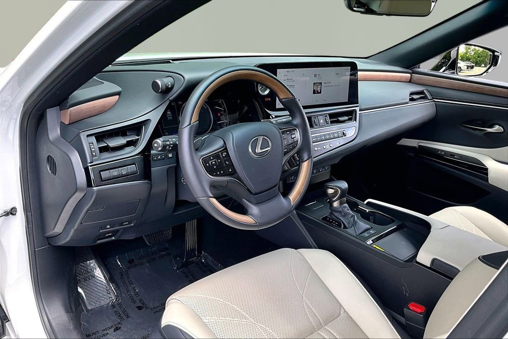Used 2025 Lexus ES 300h w/ Technology Package FWD image 12
