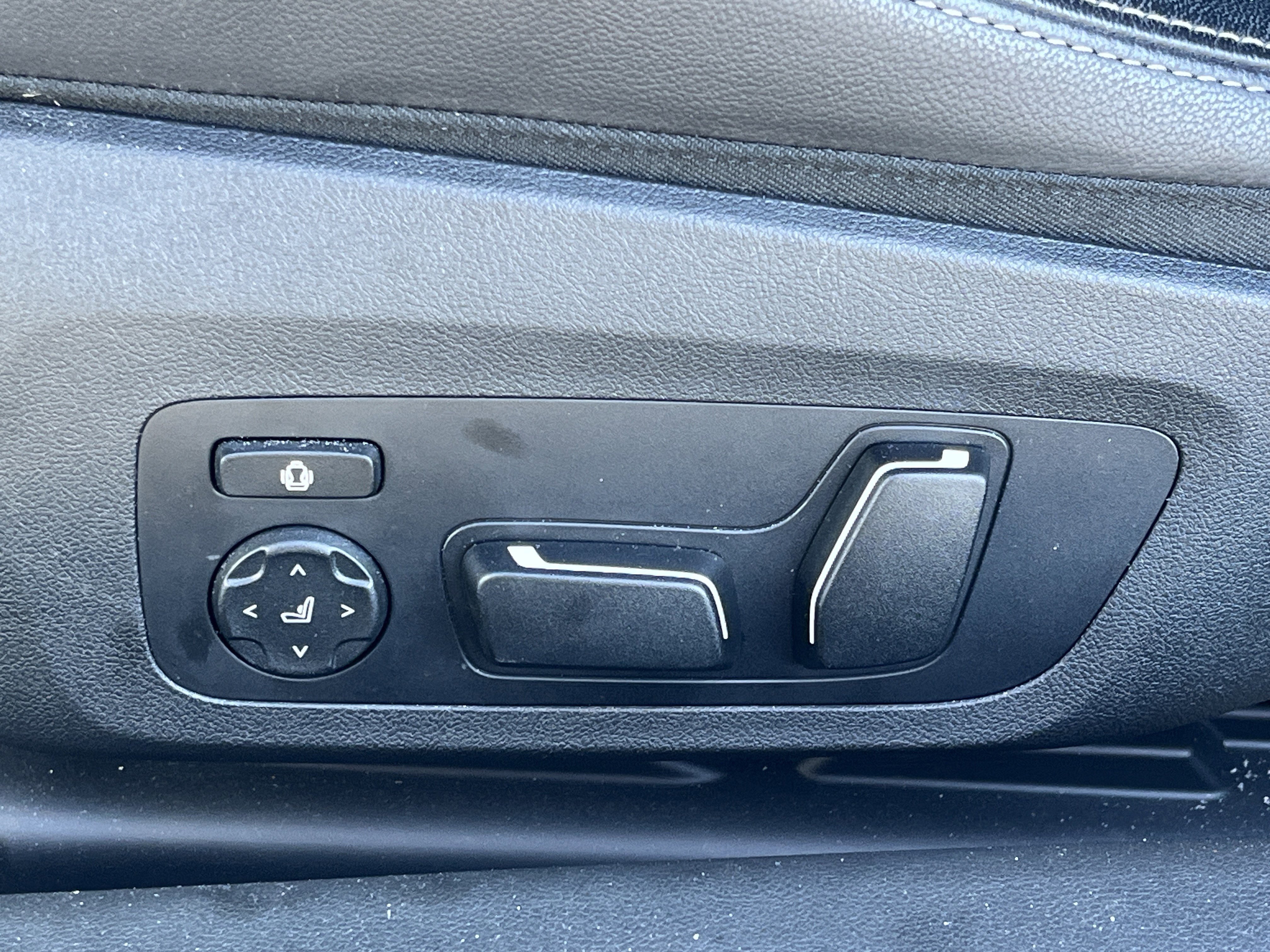 Used 2025 BMW M2 w/ Lighting Package image 21