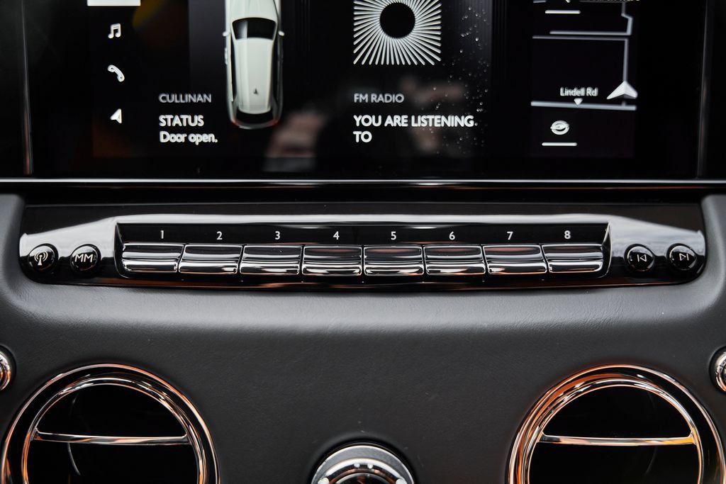Used 2025 Rolls-Royce Cullinan AWD/4WD image 84