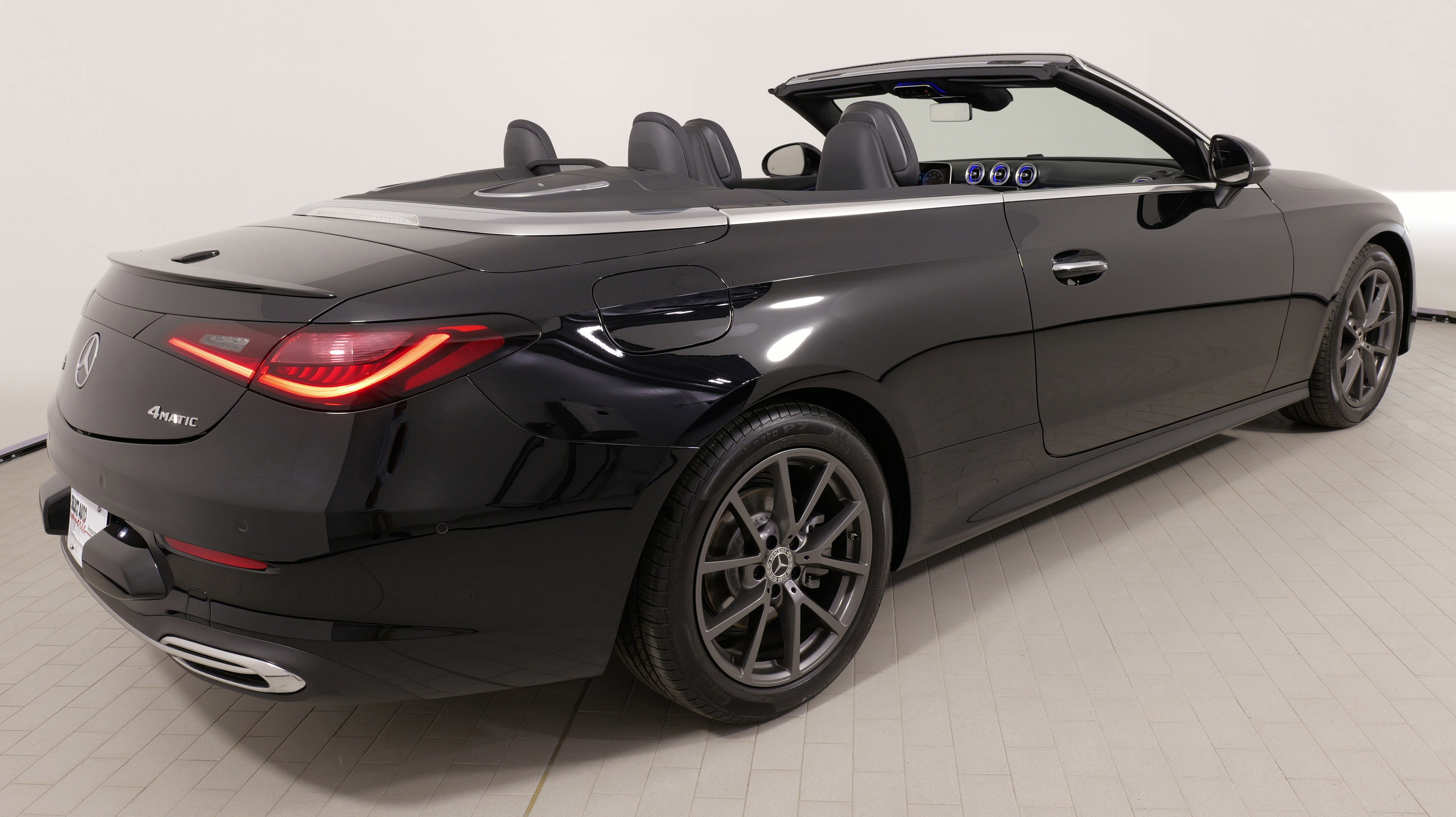 Used 2024 Mercedes-Benz CLE 300 4MATIC Cabriolet image 12