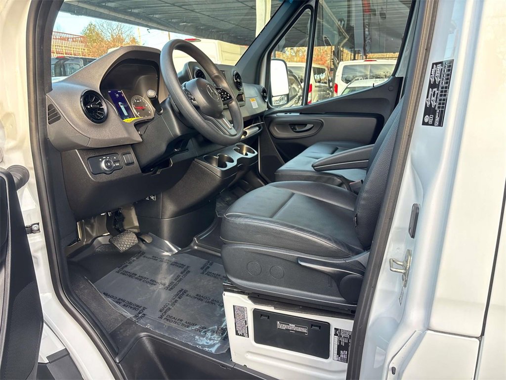 Used 2022 Mercedes-Benz Sprinter 4500 image 15
