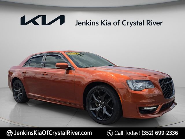 Used 2021 Chrysler 300 Touring L RWD image 2