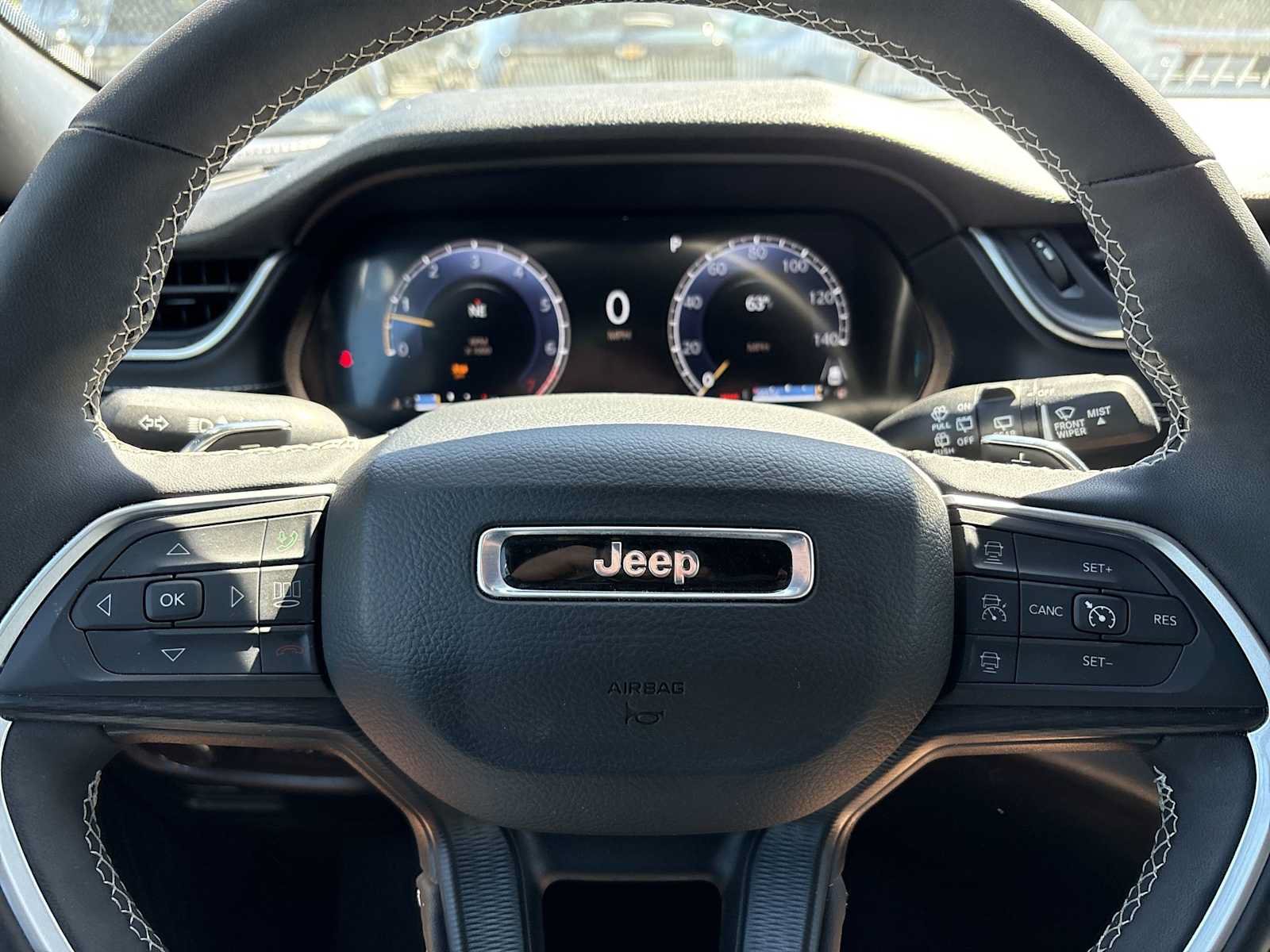 Used 2025 Jeep Grand Cherokee Altitude AWD/4WD image 11