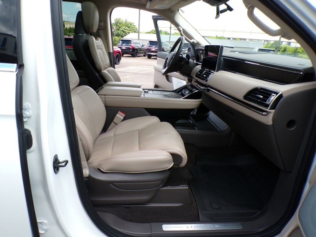 Used 2024 Lincoln Navigator L Reserve image 28