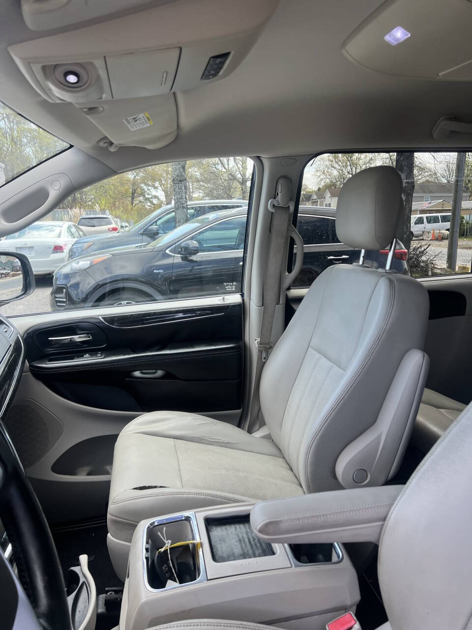 Used 2013 Chrysler Town & Country Touring-L w/ Entertainment Group #2 FWD image 15