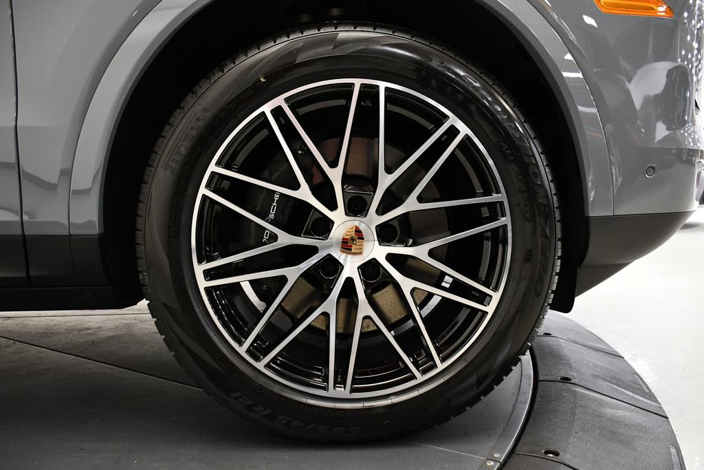 Certified 2025 Porsche Cayenne image 17