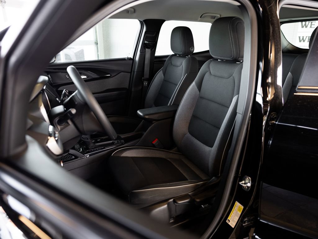 Used 2023 Chevrolet TrailBlazer LS image 9