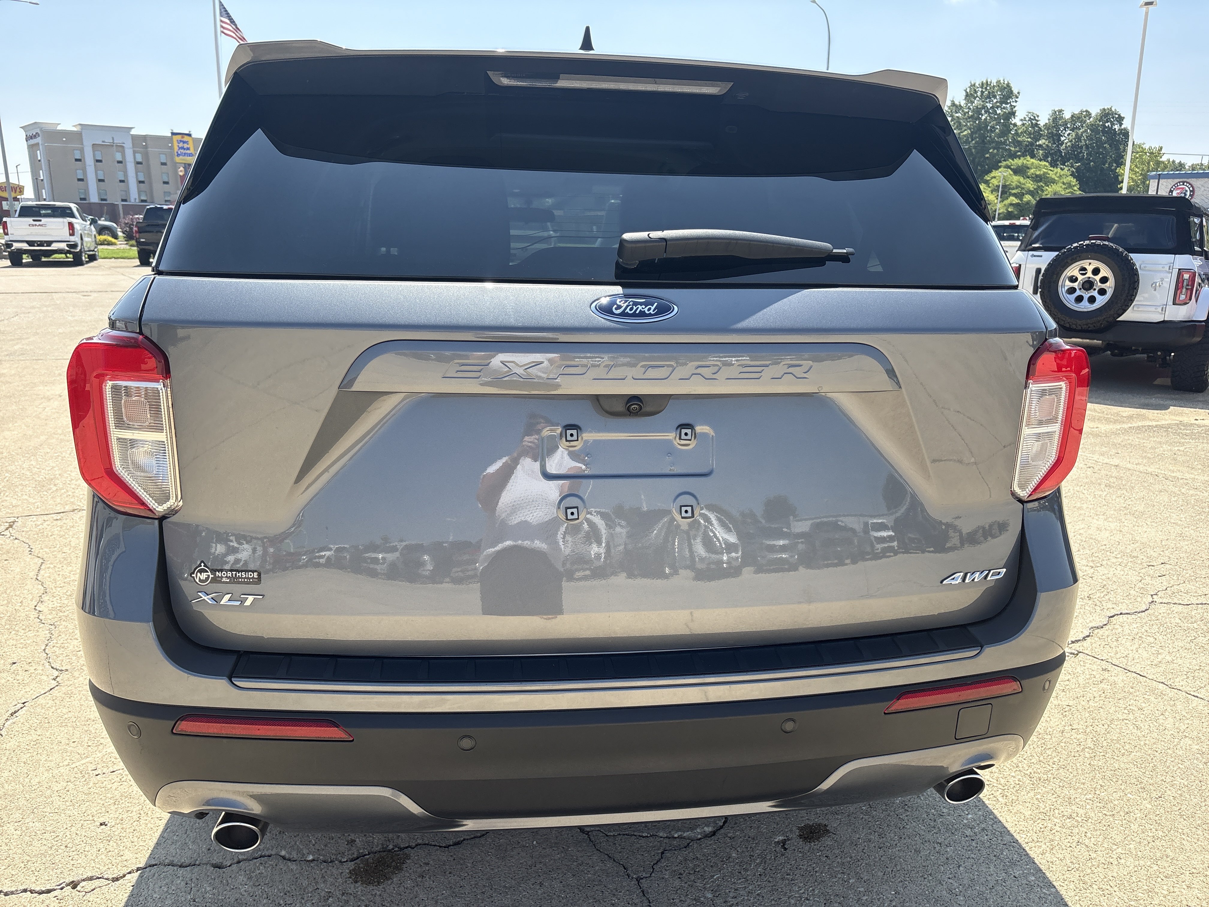 Used 2024 Ford Explorer XLT w/ Equipment Group 202A AWD/4WD image 4