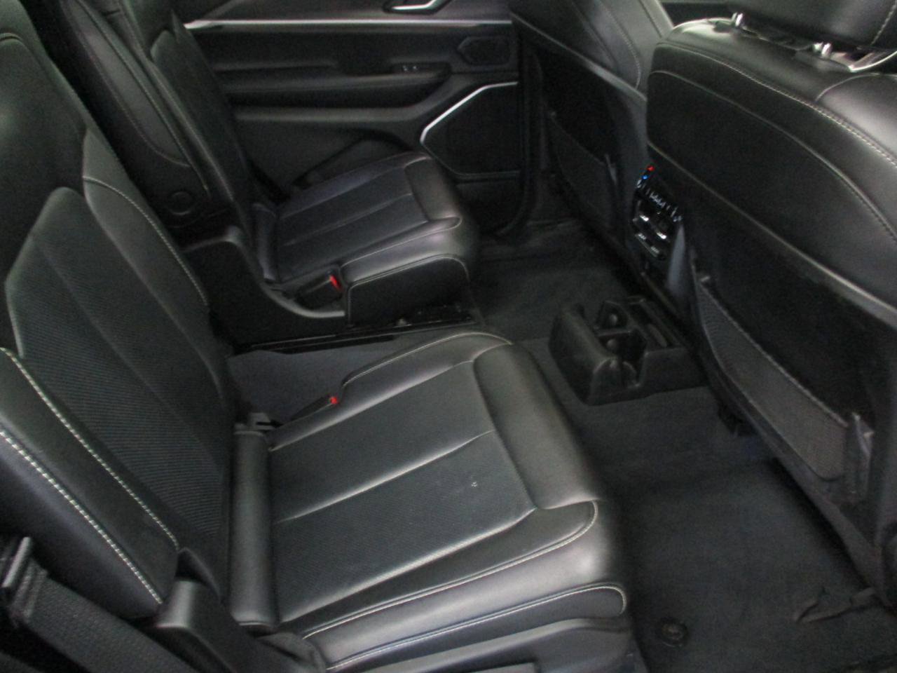 Used 2023 Jeep Grand Cherokee L Limited w/ Luxury Tech Group II AWD/4WD image 14