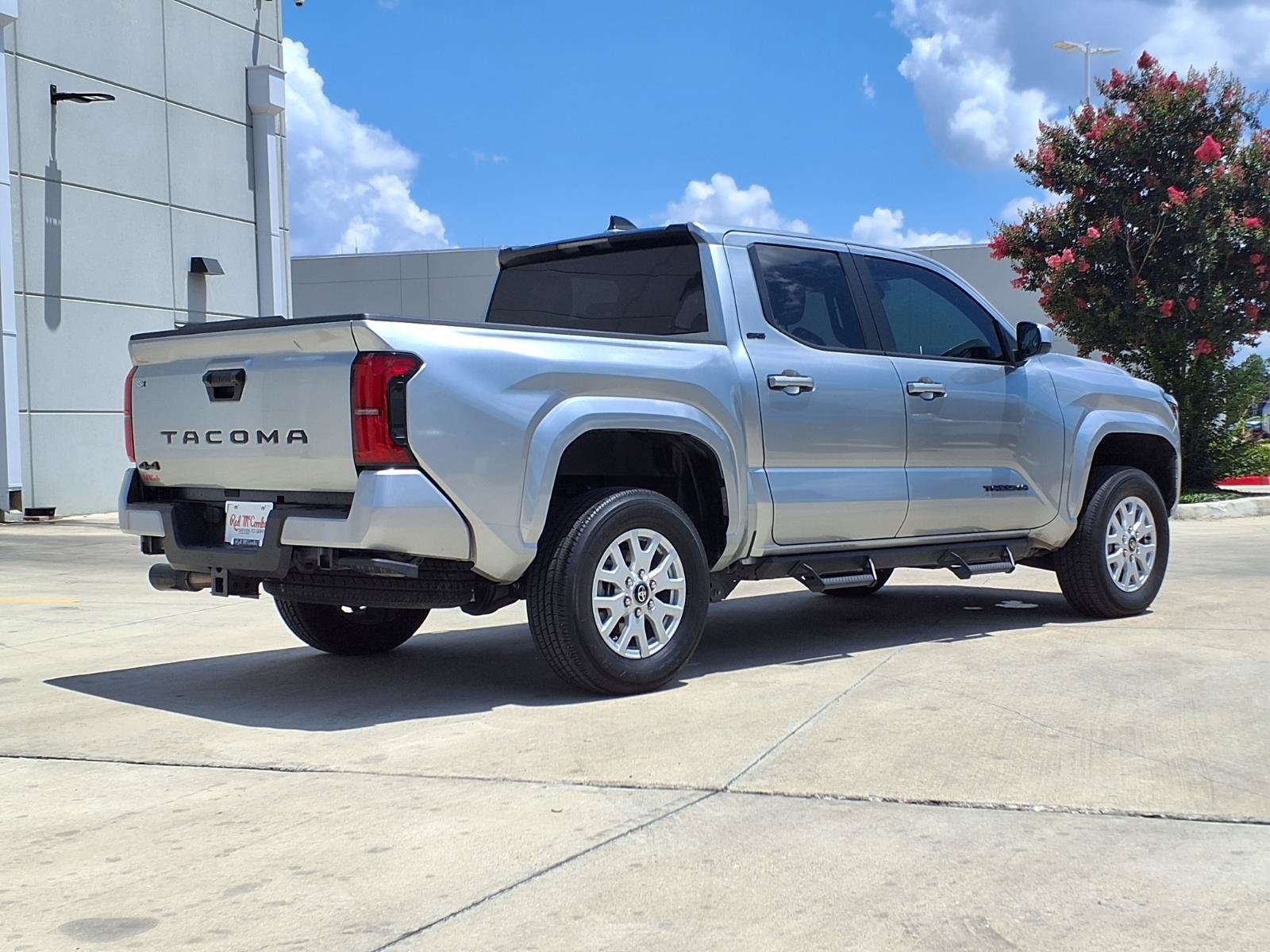 Certified 2025 Toyota Tacoma SR5 AWD/4WD image 5
