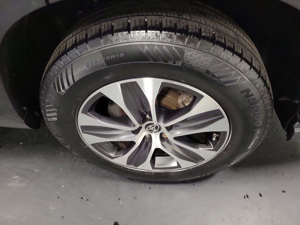 Used 2020 Toyota Highlander XLE image 10