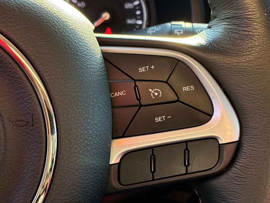 Certified 2023 Jeep Renegade Latitude w/ Premium Group AWD/4WD image 21