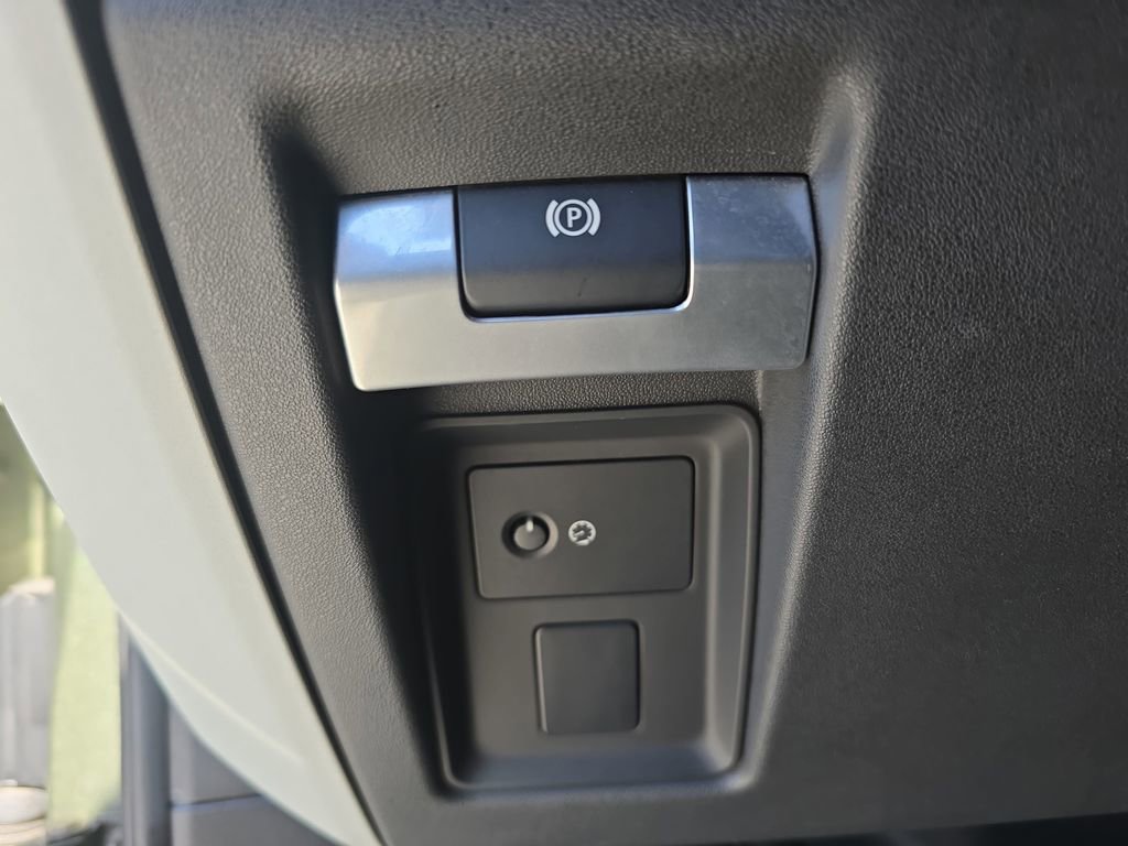 Certified 2020 Land Rover Defender 110 HSE AWD/4WD image 29