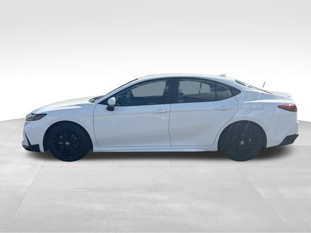 Used 2025 Toyota Camry SE image 2