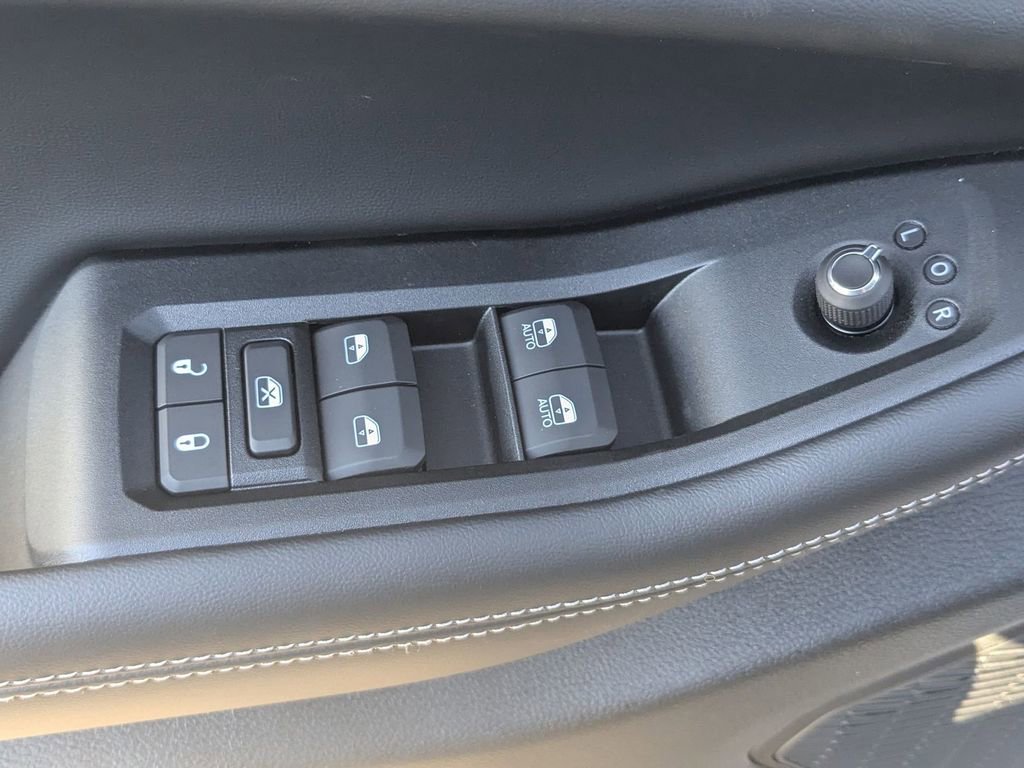 New 2025 Jeep Grand Cherokee Limited w/ Black Appearance Package image 16