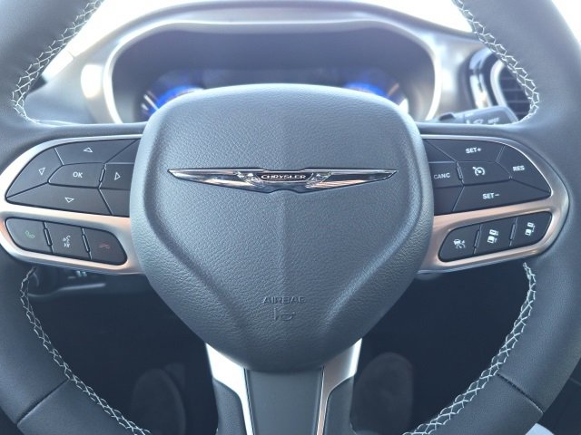 New 2026 Chrysler Pacifica Select image 16