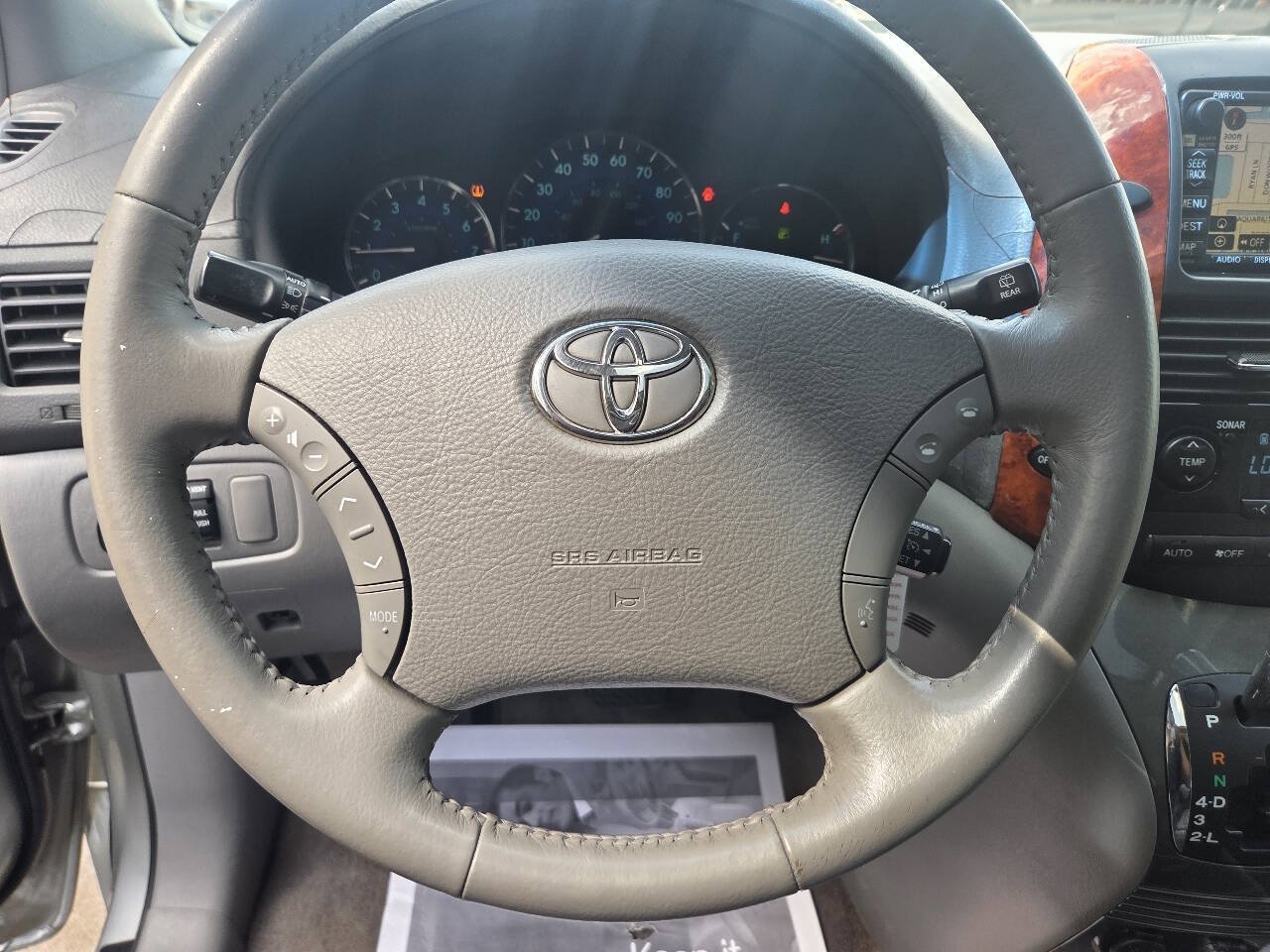 Used 2010 Toyota Sienna XLE Limited FWD image 10