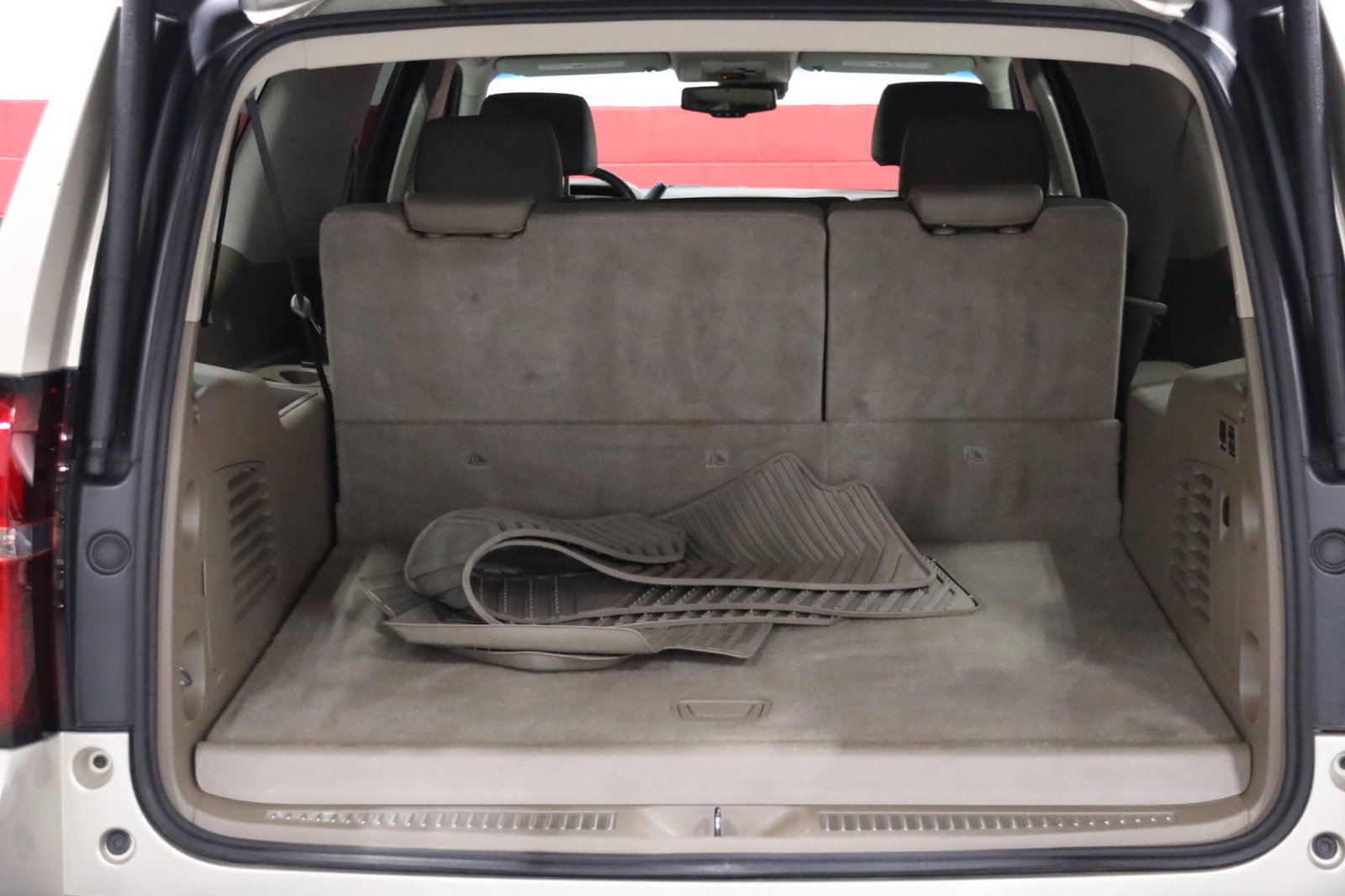 Used 2017 Chevrolet Suburban LT AWD/4WD image 33