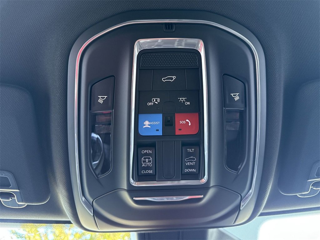 New 2025 Jeep Grand Cherokee L Laredo w/ Luxury Tech Group I image 17