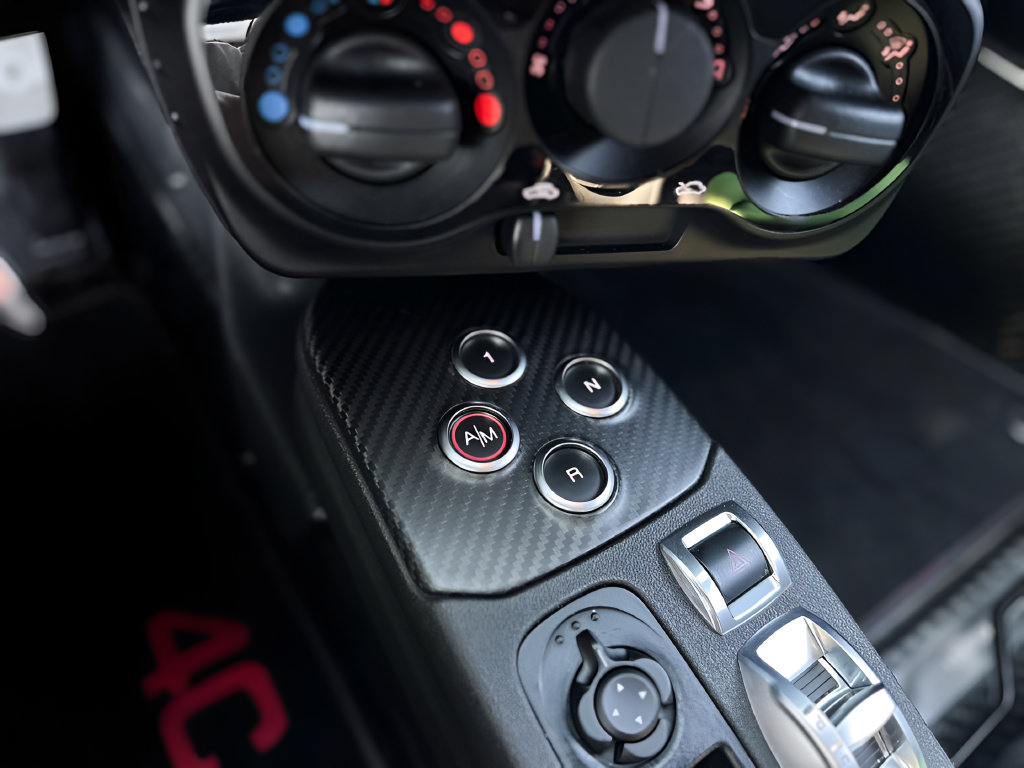 Used 2015 Alfa Romeo 4C Launch Edition w/ Convenience Group RWD image 10