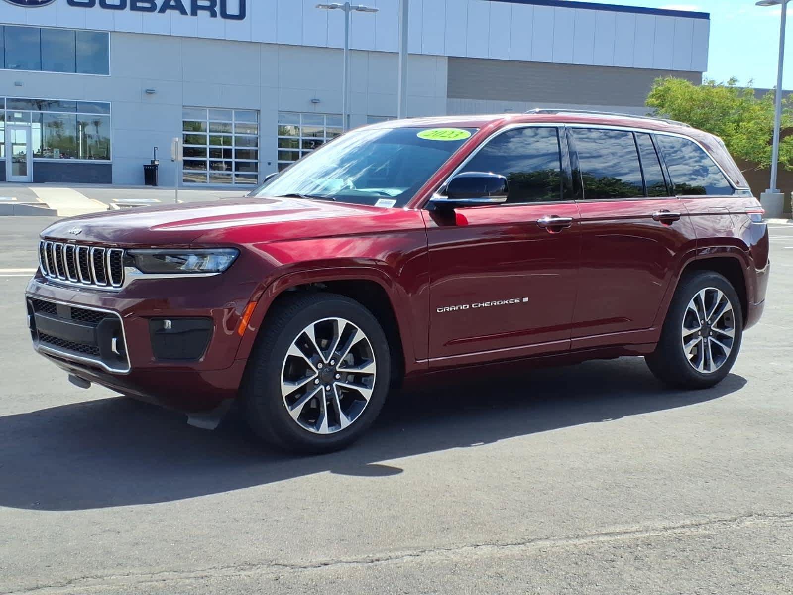 Used 2023 Jeep Grand Cherokee Overland AWD/4WD image 3