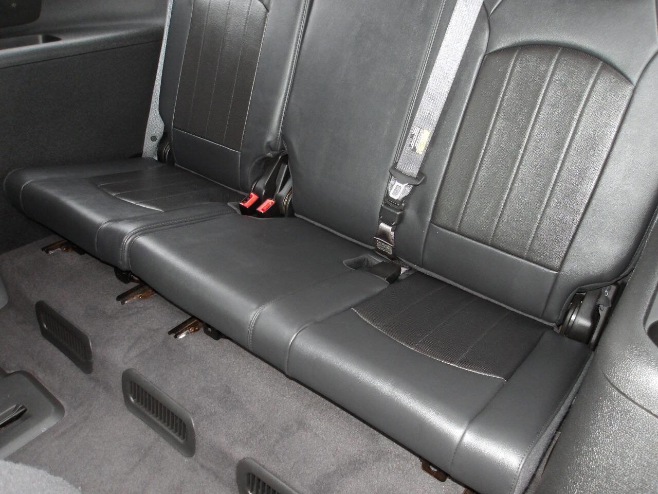 Used 2011 GMC Acadia Denali image 27