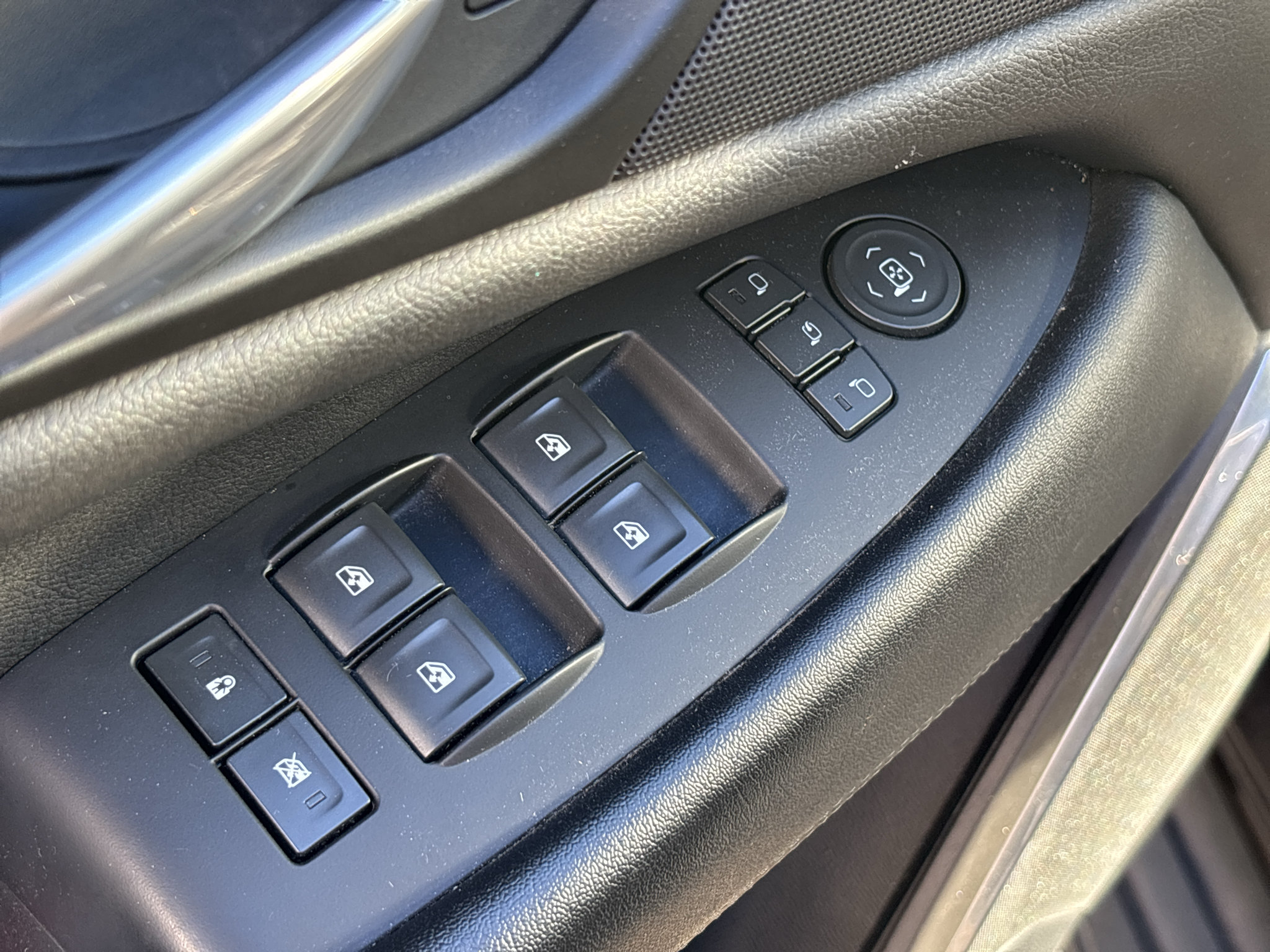 Used 2018 Cadillac Escalade Premium Luxury AWD/4WD image 14