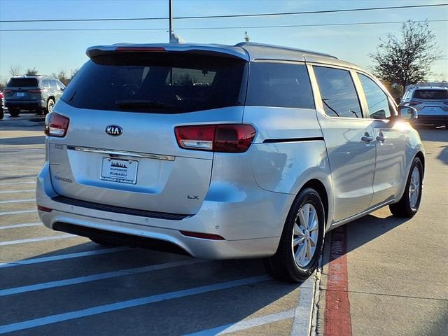 Used 2017 Kia Sedona LX w/ LX Essentials Premium Package image 4