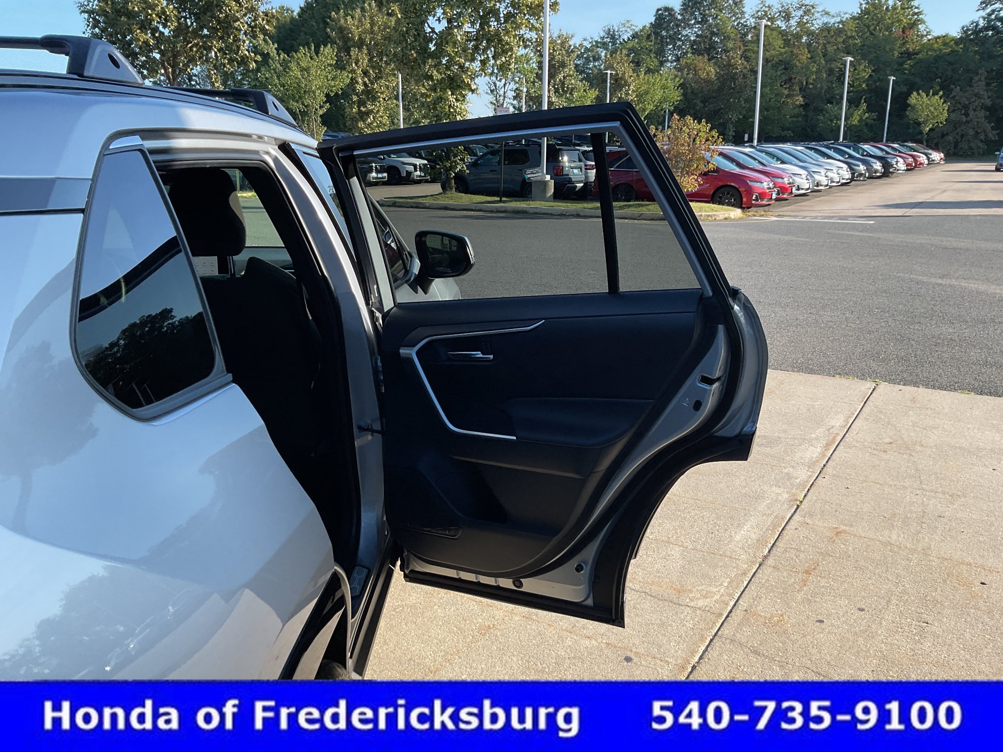 Used 2023 Toyota RAV4 SE w/ Convenience Package AWD/4WD image 18
