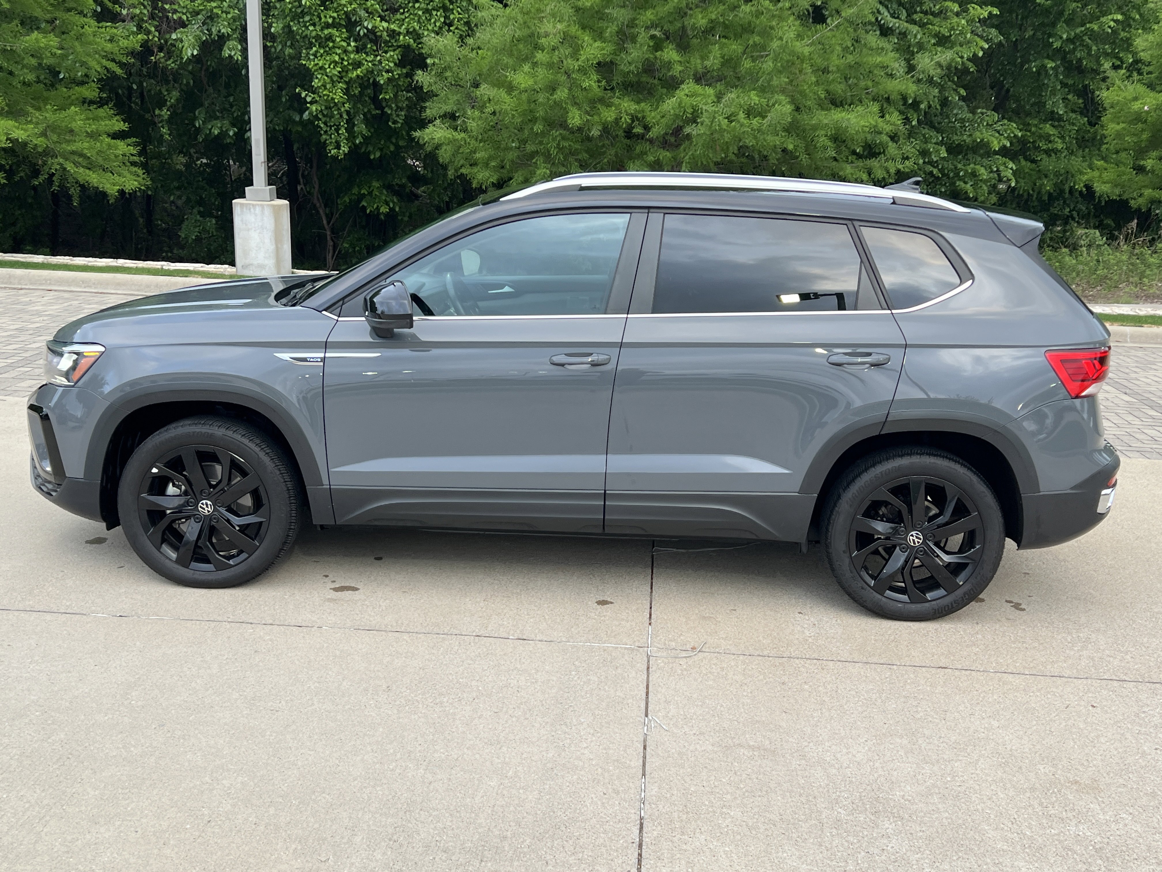 Certified 2023 Volkswagen Taos SE w/ Panoramic Sunroof Package FWD image 7