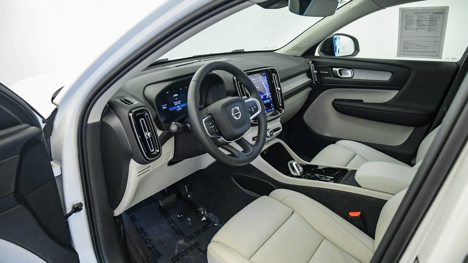 Certified 2026 Volvo XC40 B5 Ultra w/ Climate Package AWD/4WD image 17