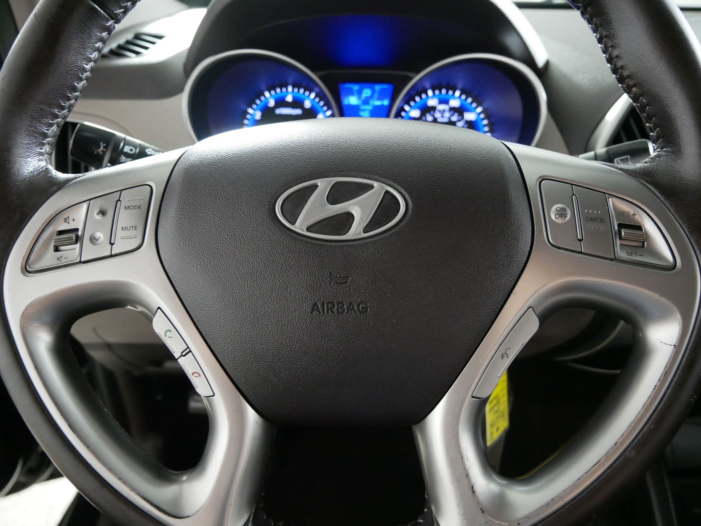 Used 2011 Hyundai Tucson GLS FWD image 25