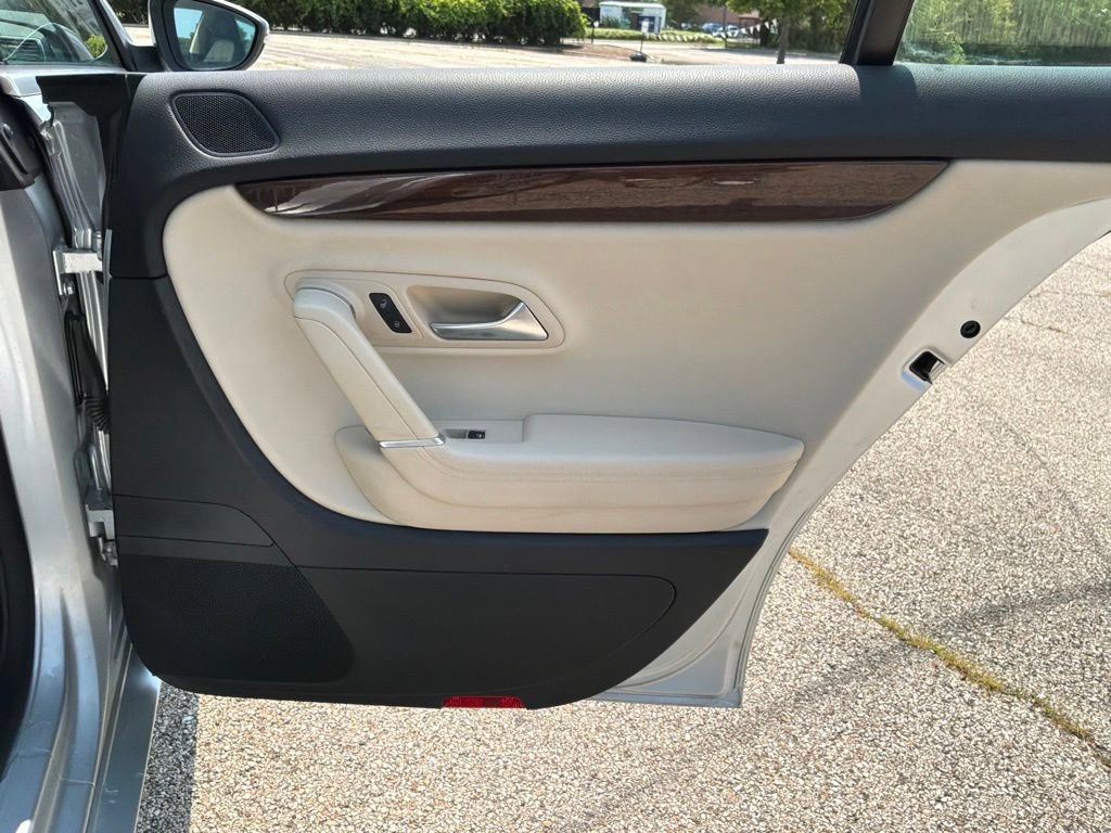 Used 2012 Volkswagen CC Lux FWD image 34