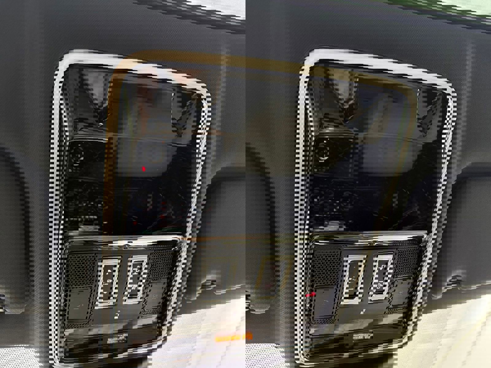 Used 2019 Land Rover Range Rover Velar R-Dynamic HSE image 20