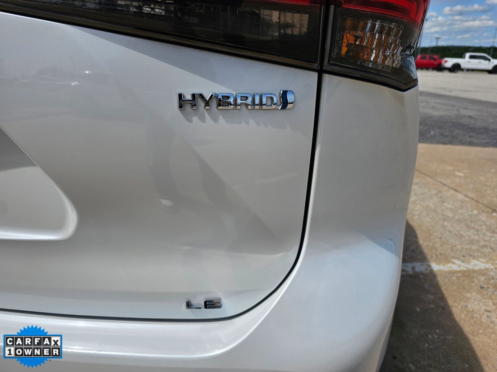 Used 2023 Toyota Highlander LE AWD/4WD image 4