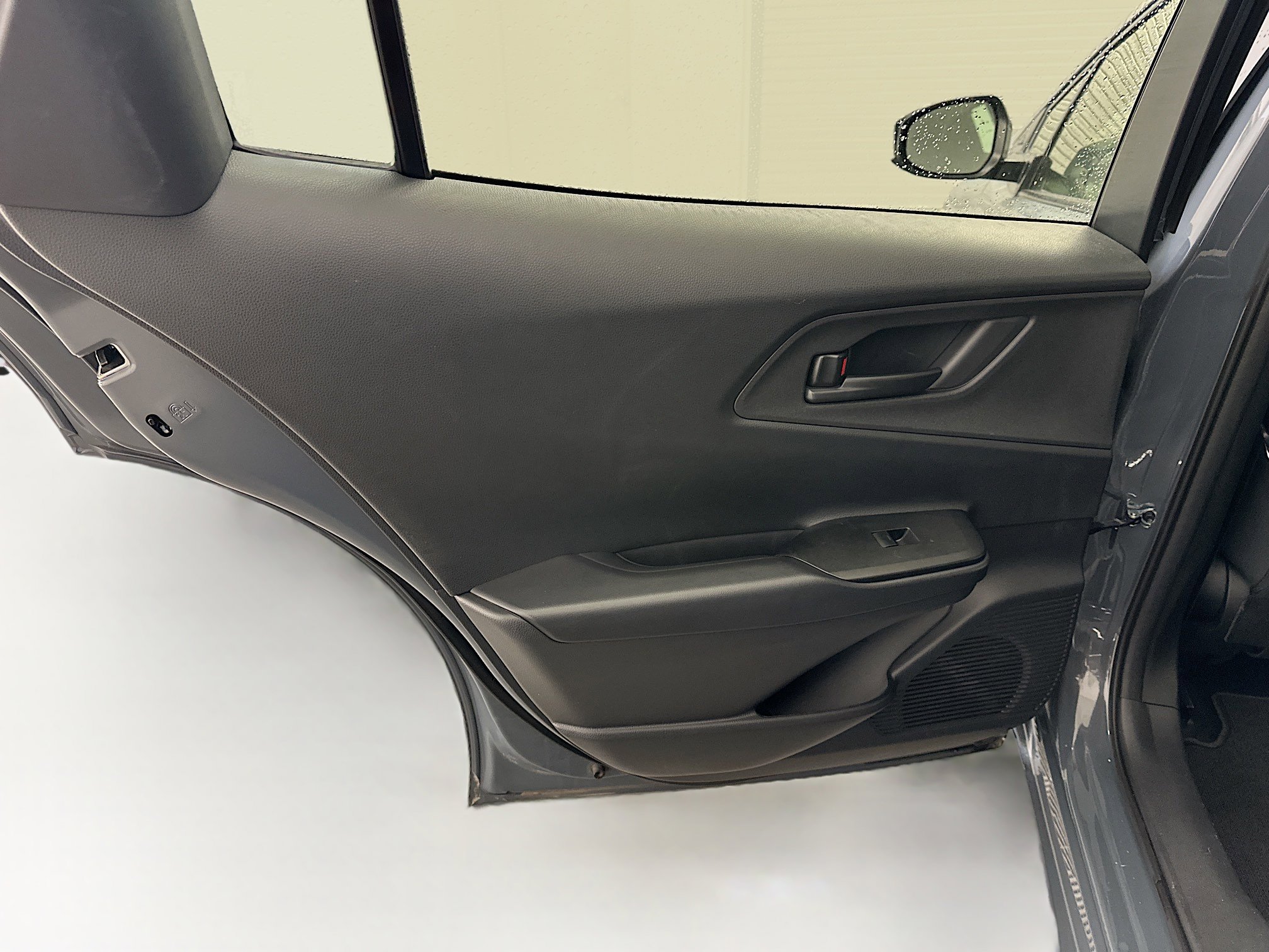 Used 2025 Toyota Prius Plug-In Hybrid image 27